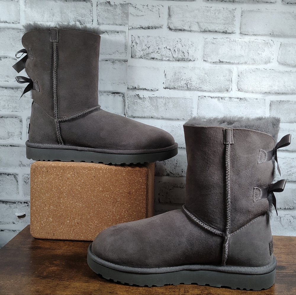 UGG Bailey Bow II Grey Gray Suede Fur Short Boots Women US 10 S/N 1016225